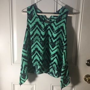 Woman’s aqua & navy blue chevron print high low sleeveless tank w/silver ring